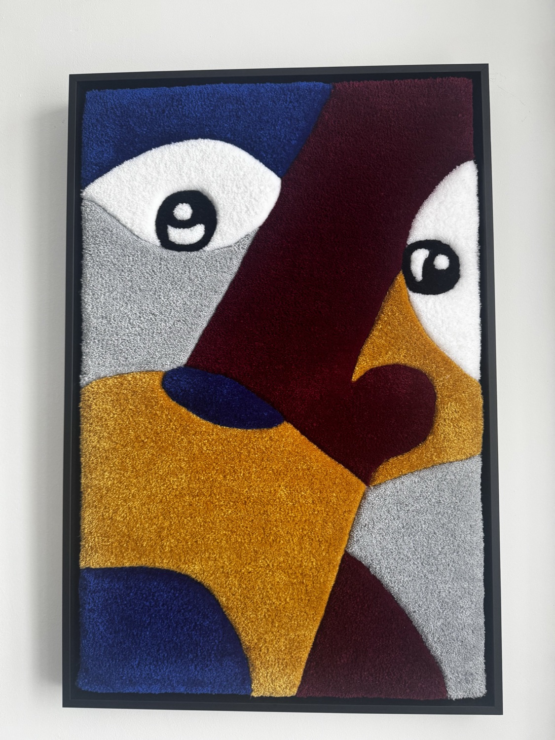 Sureté, œuvre murale en laine tuftée · JDO